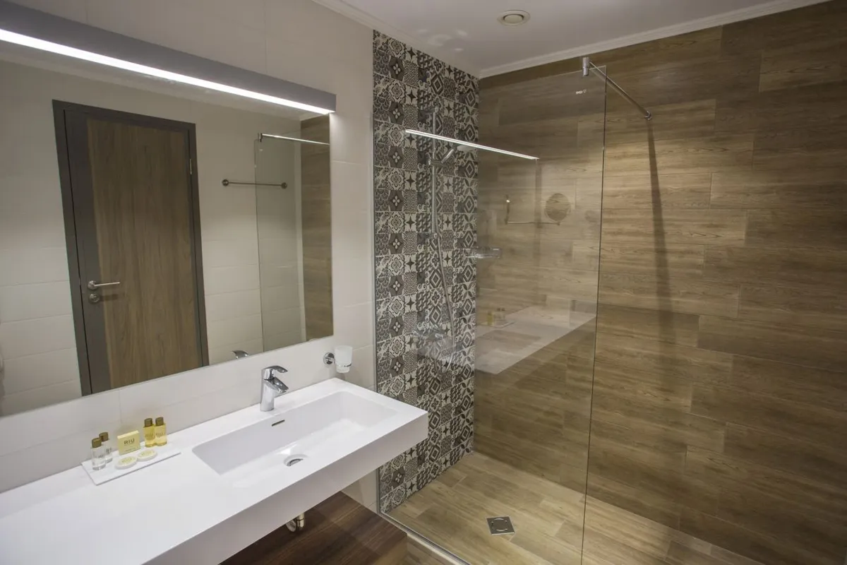 AST_19_071 - Double room_Bathroom.jpg