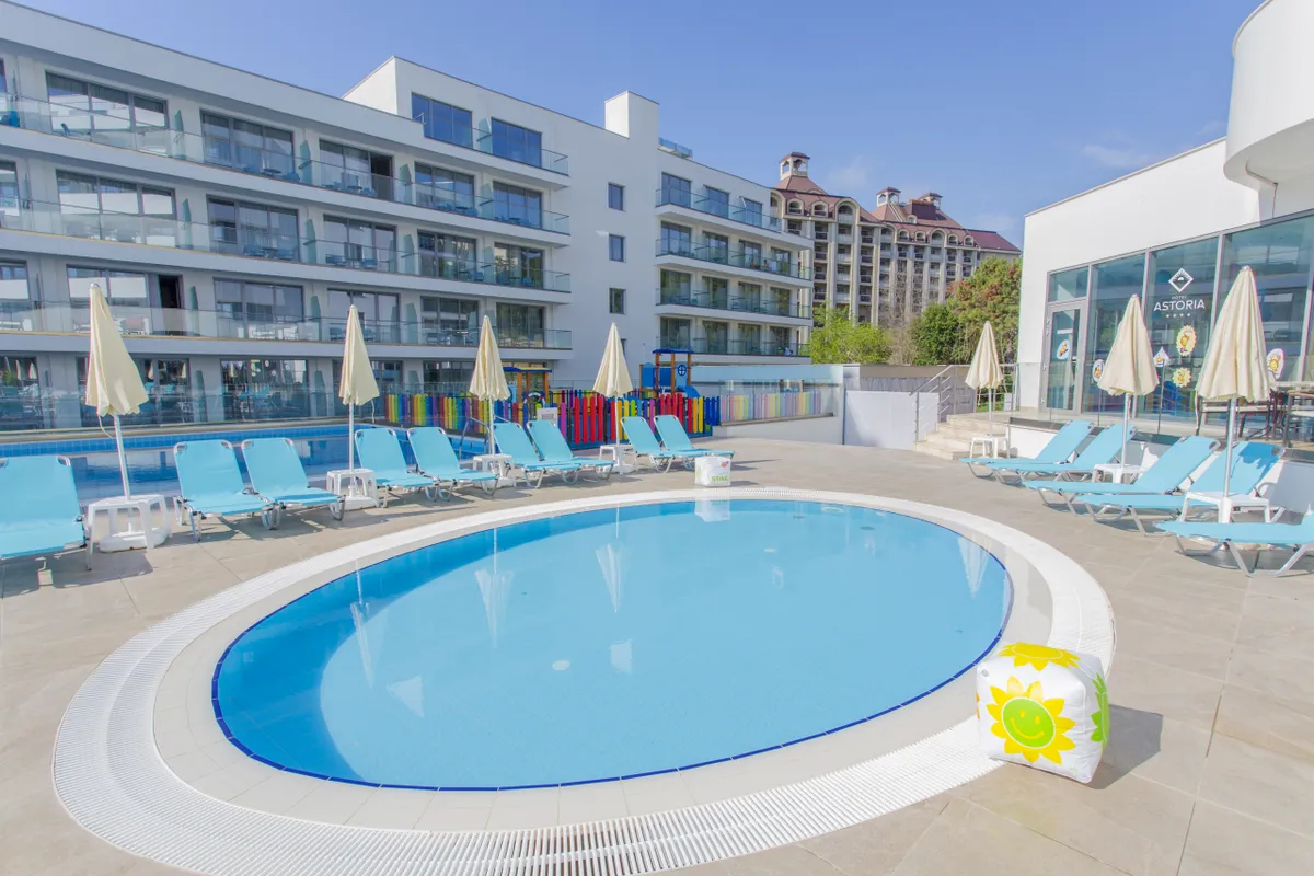 Astoria Hotel_Kids Pool.png